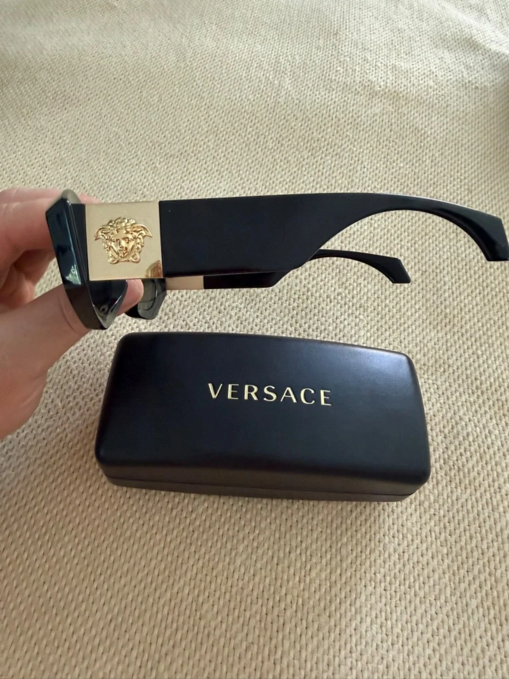 Versace MOD 4466-U Black Gold Medusa Head Frame Sunglasses 54-19 140 With Box